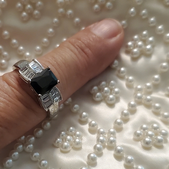 Beautiful ring - Picture 2 of 2